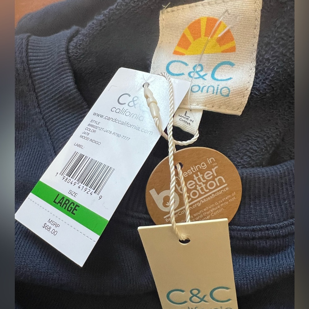 Navy Graphic Sweatshirt “Meet Me On The Green” with Beige Pouch - Picture 4 of 5
